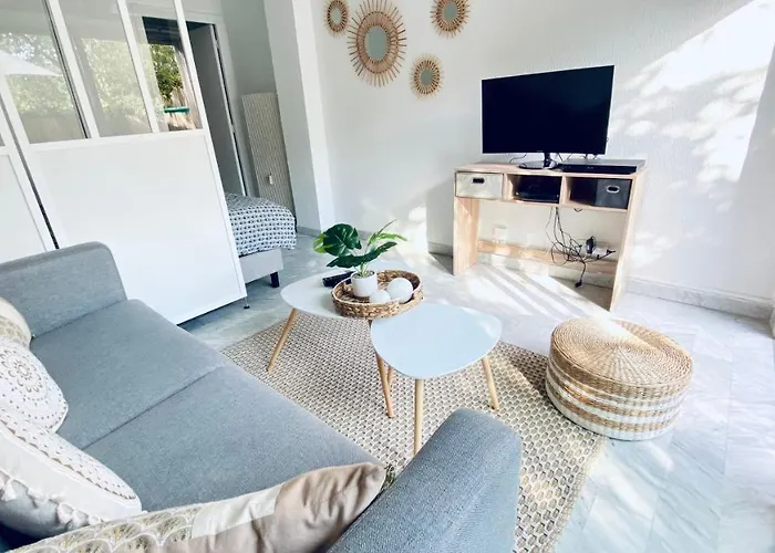 Le Chataignier Modern Center Parking Garden * アンティーブ