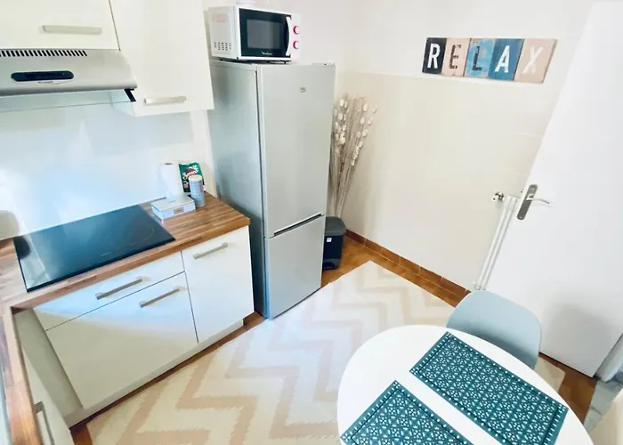 Le Chataignier Modern Center Parking Garden アパート