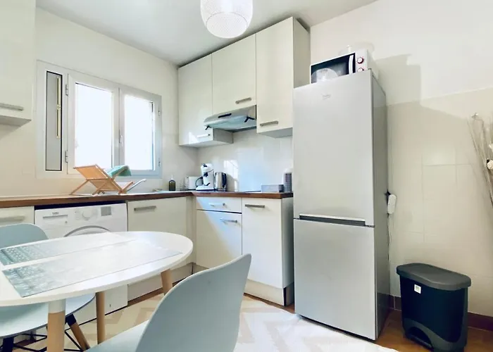 Le Chataignier Modern Center Parking Garden アンティーブ